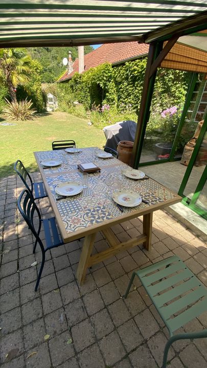 La table dressée sous la véranda